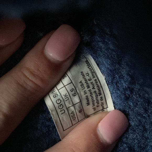 Uggs - Picture 2 of 4